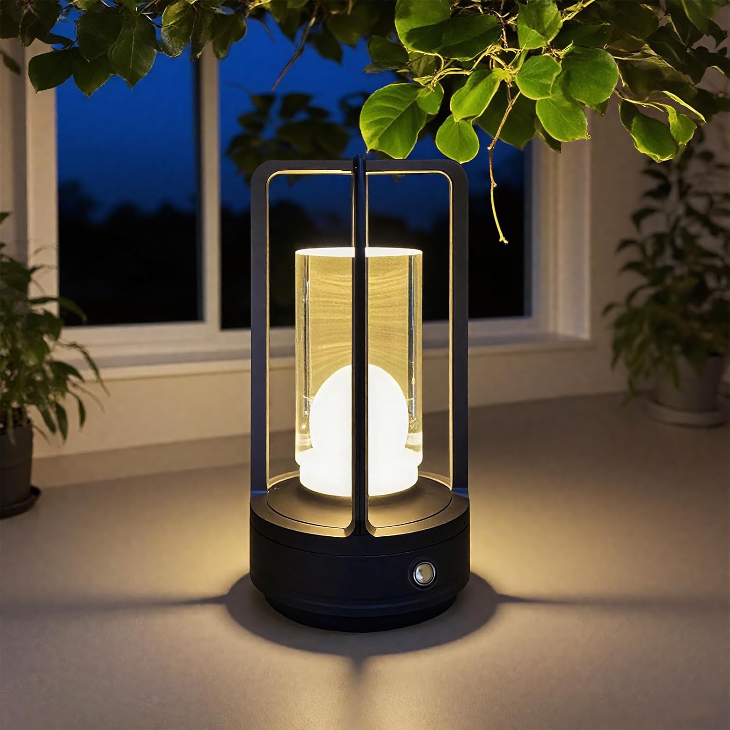 Premium Outdoor Lampe für Camping und Vanlife mit gemütlicher Beleuchtung am Abend