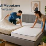 Aldi Matratzen im Vergleich – ein Paar tauscht im Schlafzimmer eine alte Matratze gegen eine neue Komfortschaummatratze aus.